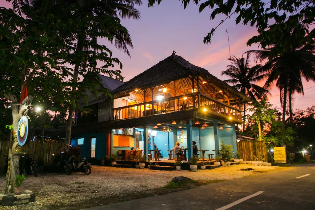 Full Moon Hostel Nusa Penida Exterior photo