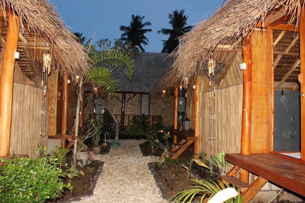 Full Moon Hostel Nusa Penida Exterior photo